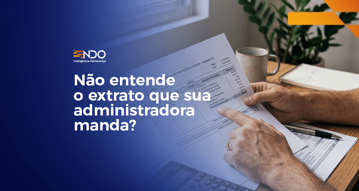 Proprietário conferindo o extrato de repasse do aluguel